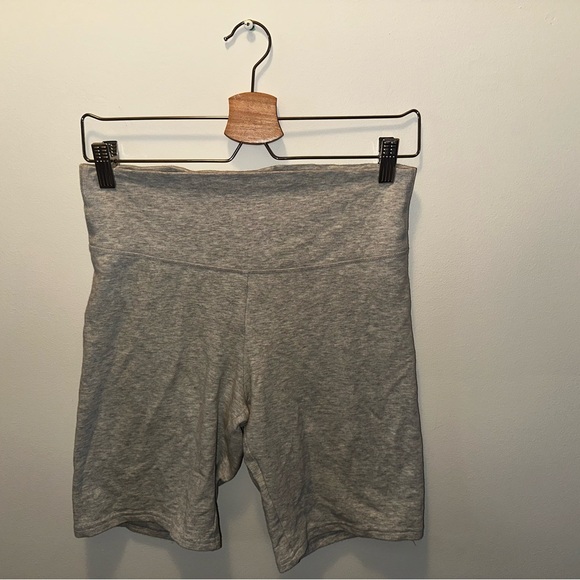 TNA Heather Gray Women's Bike Shorts - Picture 2 of 3